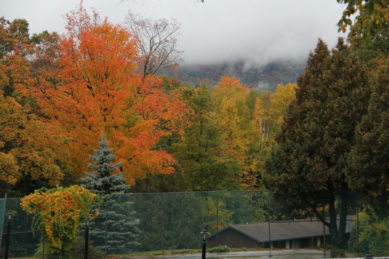 Roaring Brook Ranch Resort Lac George Extérieur photo